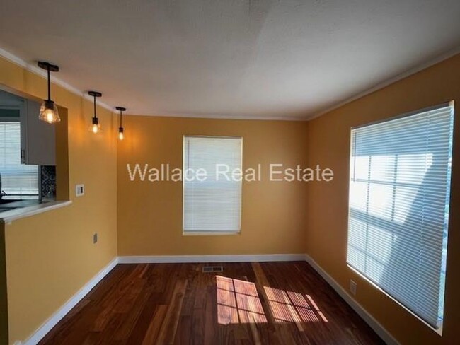 Building Photo - PRICE IMPROVEMENT!!  COZY UPDATED 2 BEDROO...