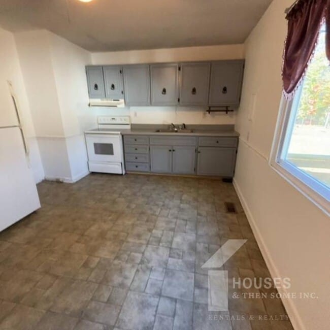 Foto del edificio - 113 Susan Ave