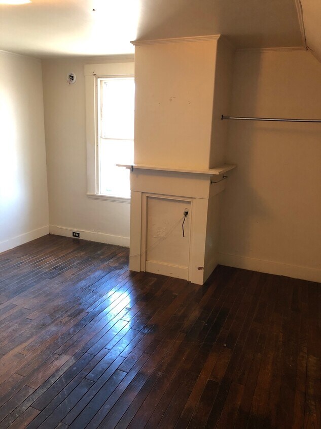 180 Main St Unit ROOM8A, Gorham, ME 04038 Apartment for Rent in Gorham, ME