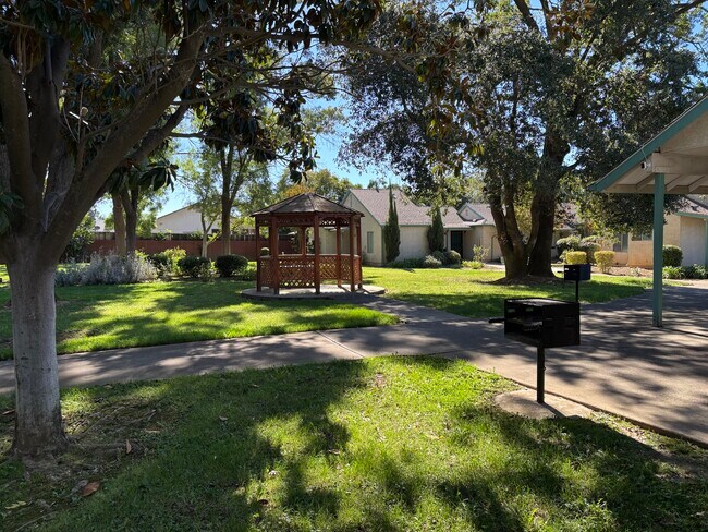 Foto del edificio - Valley Oak Apartments