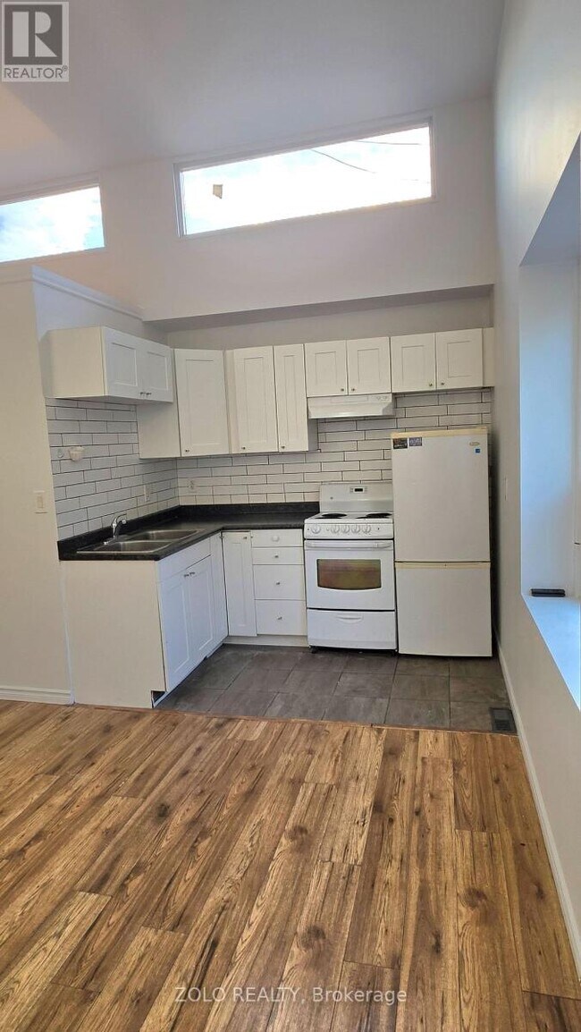 Photo du bâtiment - 1549 O'Connor Dr