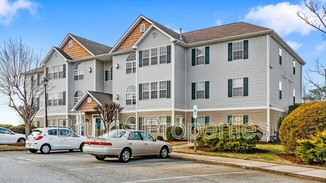 Foto del edificio - 6113 Hedgecock Cir