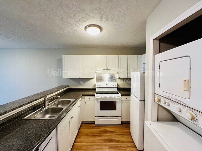 Building Photo - 215 Sunn Aire Ct