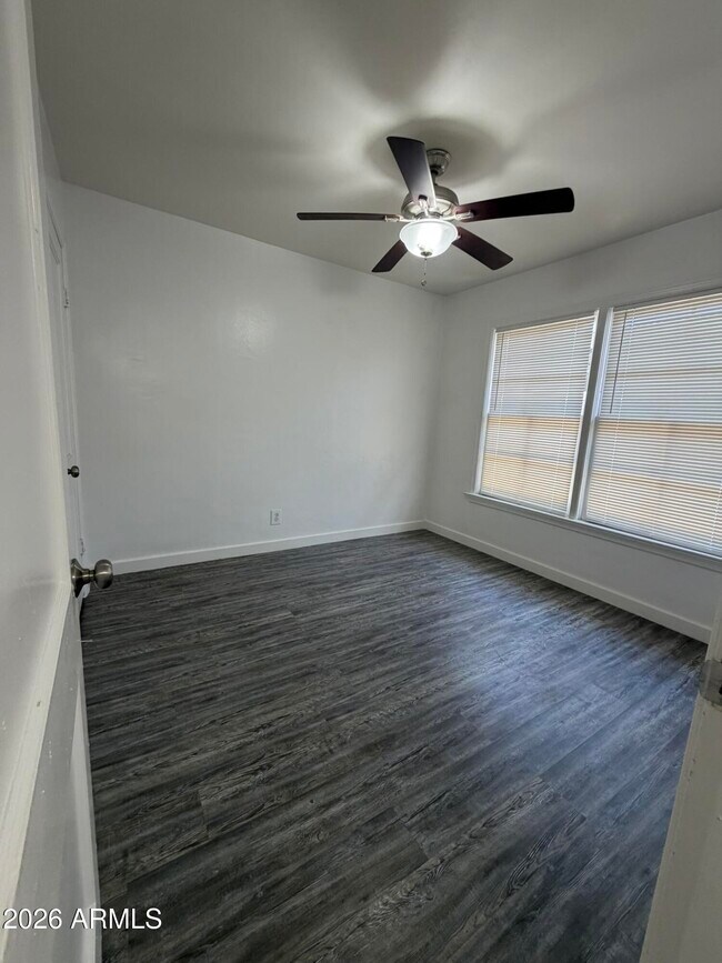 Foto del edificio - 706 W Taylor St