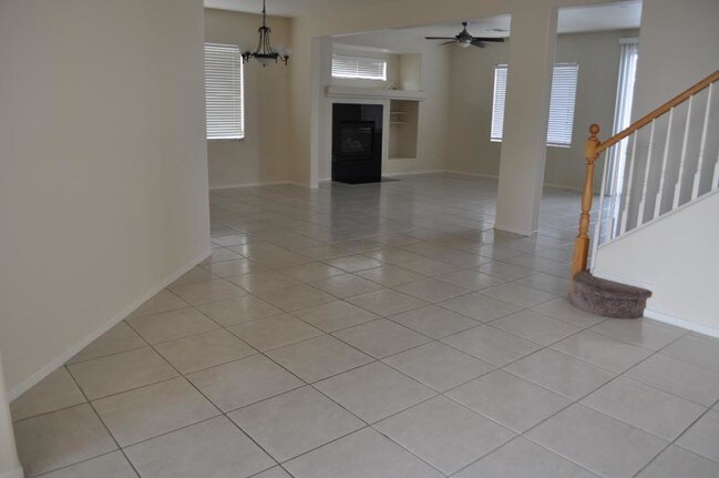 Building Photo - 4202 Mountain Rose Ave