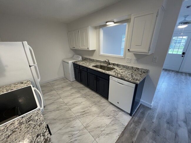 Building Photo - 407 Marburger St