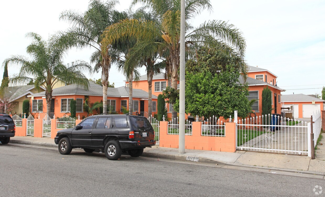 Foto principal - 6123-6129 Heliotrope Ave