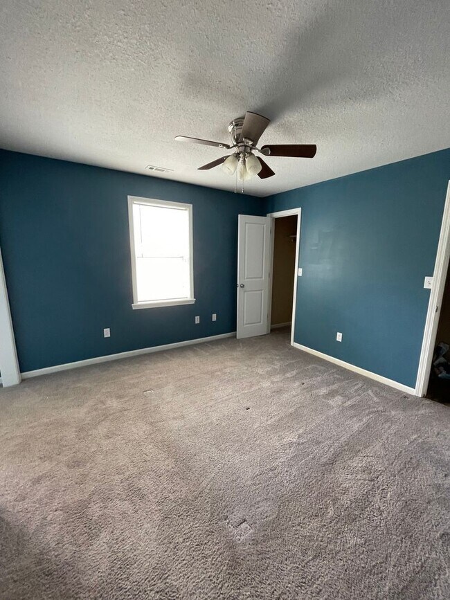 Building Photo - Charming 2 bed 1 bath home