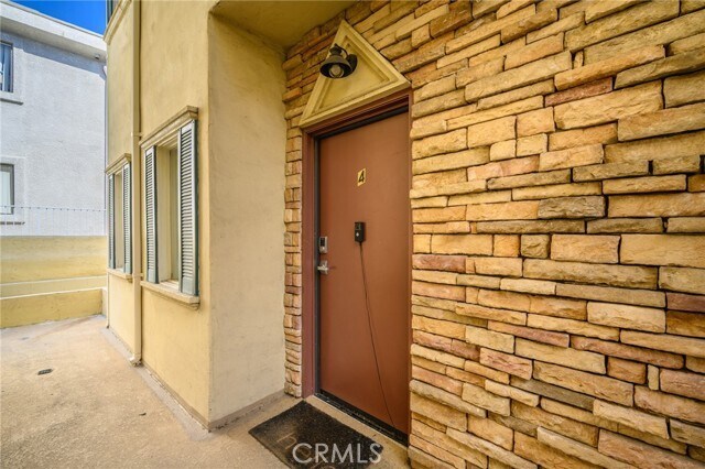 Foto del edificio - 1224 Stanley Ave