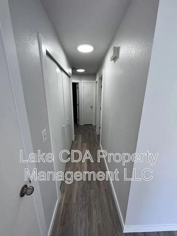 Foto del edificio - 1099 Woolsey Dr