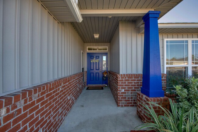 Building Photo - 8497 Island Dr