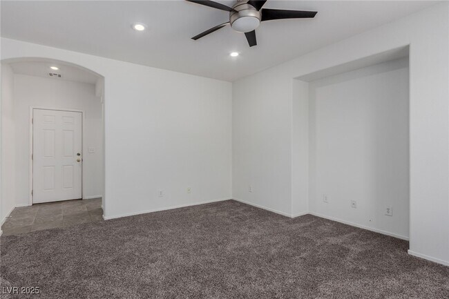 Foto del edificio - 8791 Brilliant Star Dr