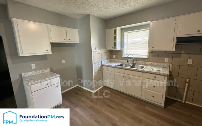 Photo - 1721 W Silver St House