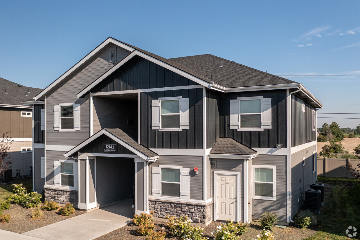 Primary Photo - Brownstone Flats Apartments