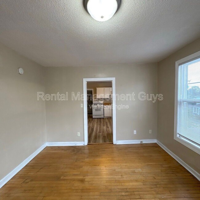 Building Photo - 65 George St E