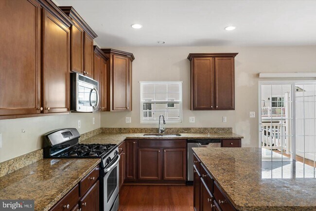 Building Photo - 7715 Longbottom Rd