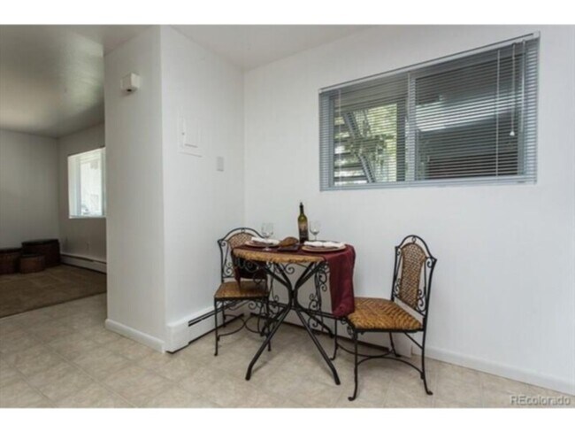 Foto del edificio - Charming 2-Bedroom Condo in Green Gables