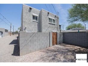 Building Photo - 2330 N Dayton St