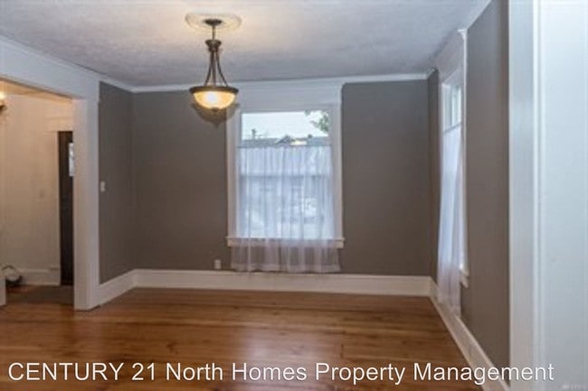 Building Photo - 3 br, 1.5 bath House - 2104 Wetmore Ave