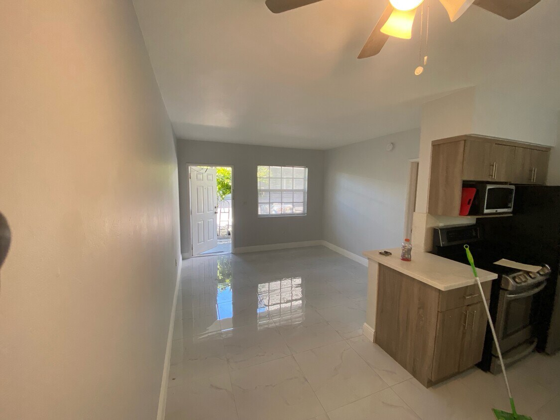 Foto principal - 1217 NE 127th St