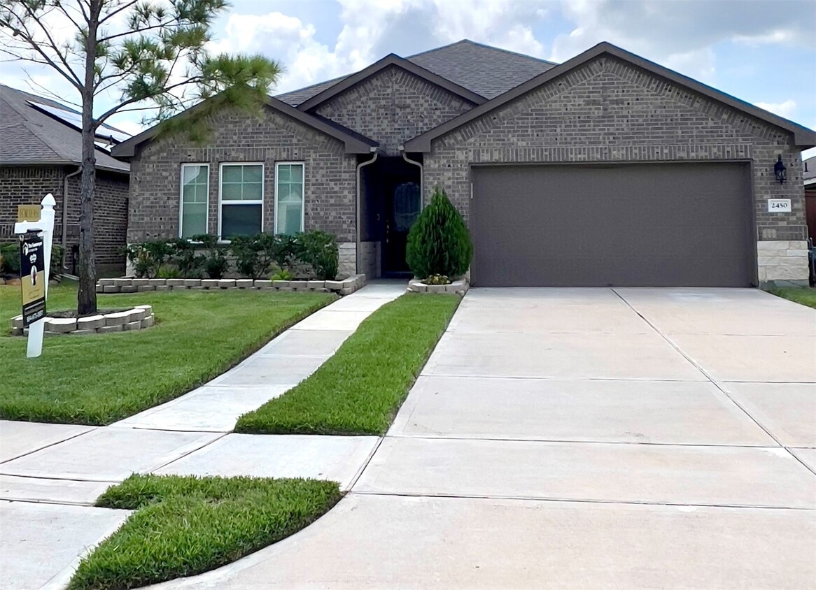 Primary Photo - 2450 Goddard Grn Dr