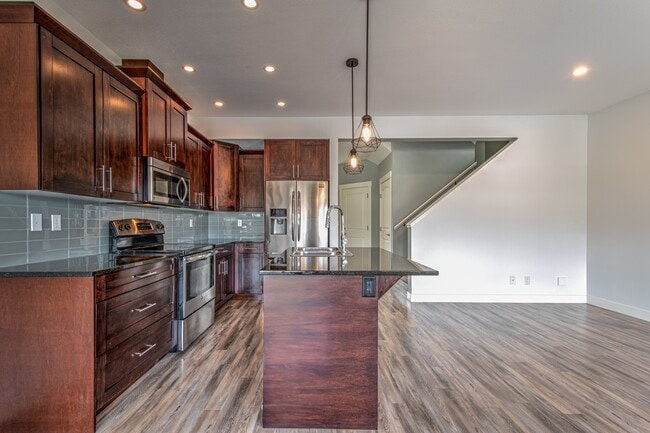 Building Photo - 4409 Bellevue Dr