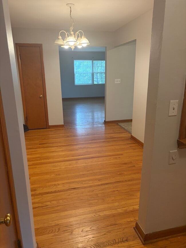 Building Photo - 224 Browns Ln