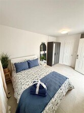 Building Photo - 2420 SW 11th St