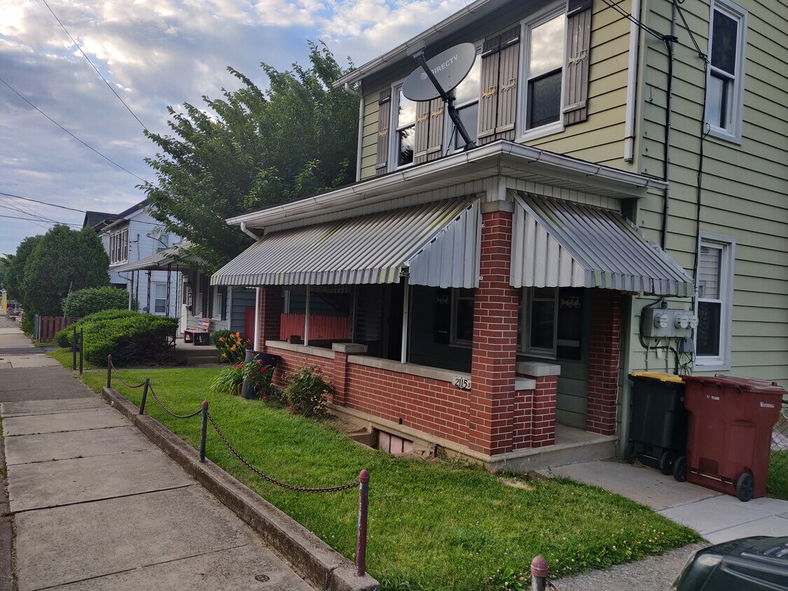 Front - 2115 N 1st Ave