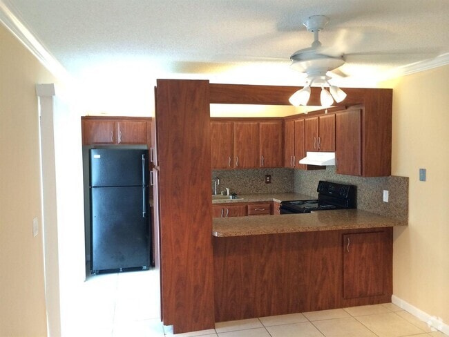 Building Photo - 2160 White Pine Cir