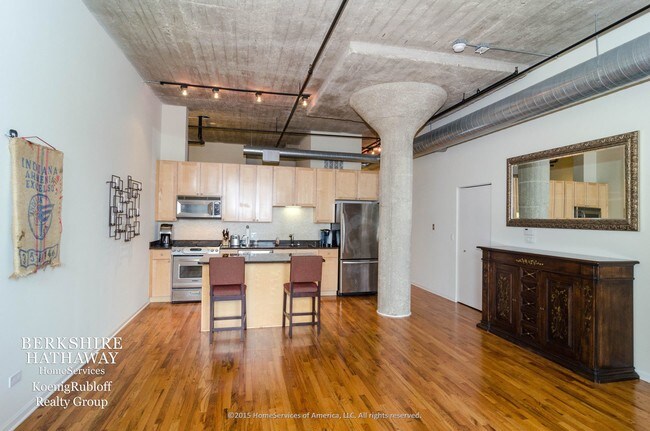 Building Photo - 758 N Larrabee St