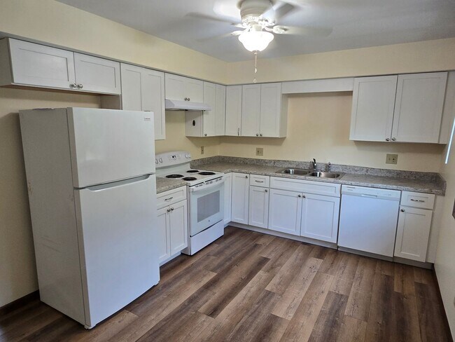 Foto del edificio - Updated 2 Bedroom Duplex