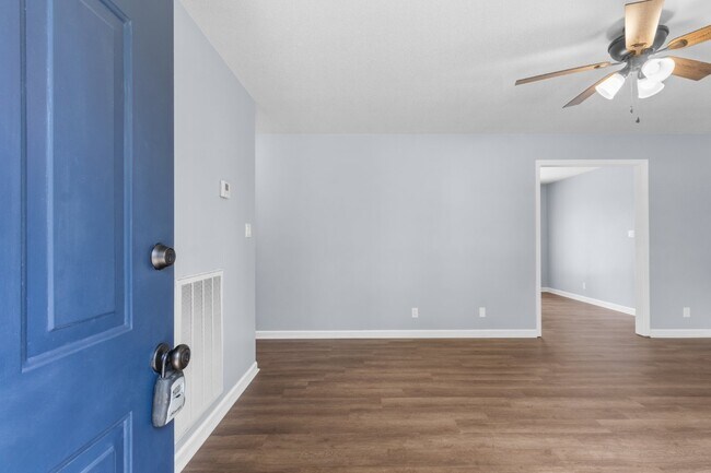 Foto del edificio - Newly renovated three bedroom home for ren...