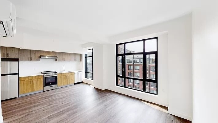 Primary Photo - 493 Myrtle Ave