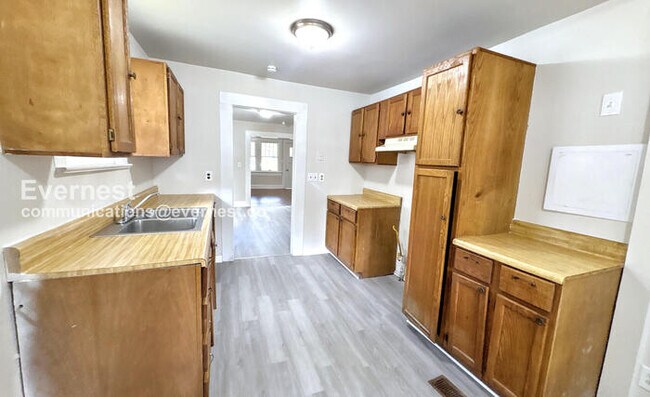 Foto del edificio - Limited Time Special Offer - Split your security deposit payment.  3 Bed/1 Bath Home with Fenced ...