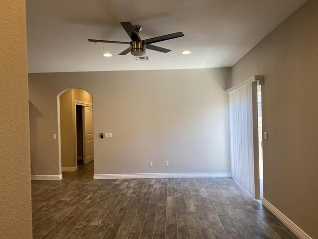 Building Photo - 735 Vista Grande Dr