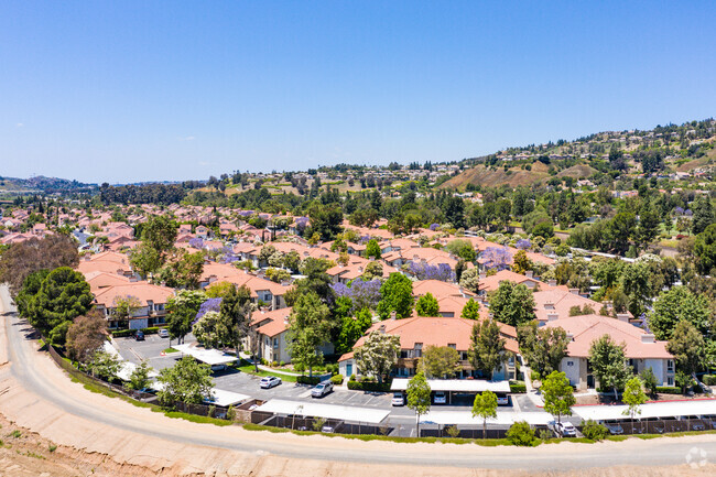 Foto aérea - The Bryant Apartments at Yorba Linda