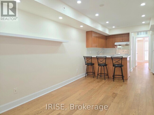 Building Photo - 415 Jarvis St