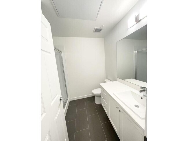 Photo du bâtiment - 15733-15785 85 Ave