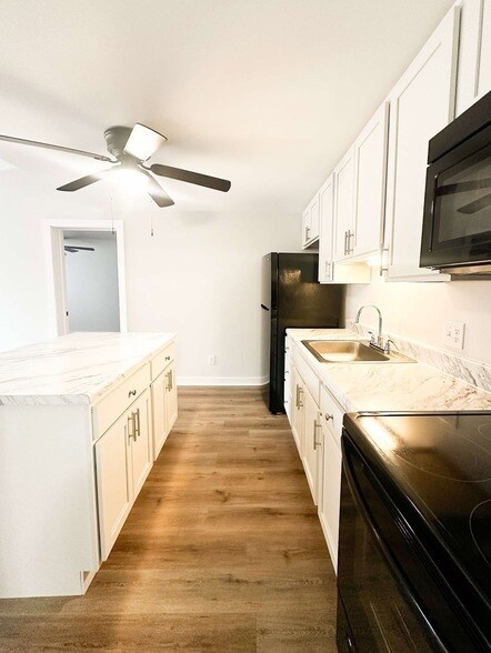 Building Photo - 2421 Madison St