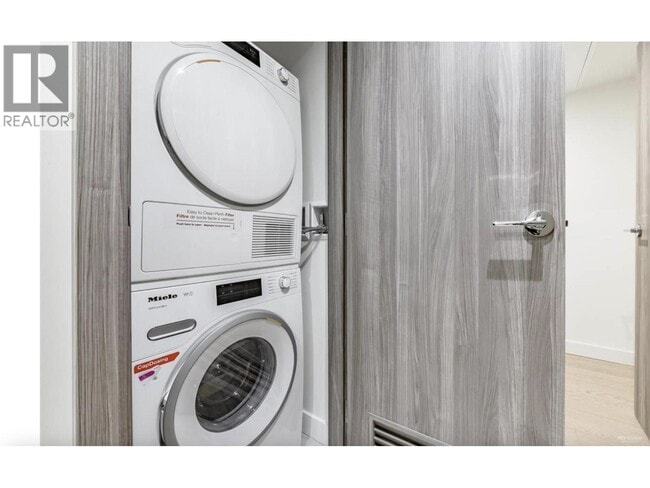 Building Photo - 89 Nelson St.