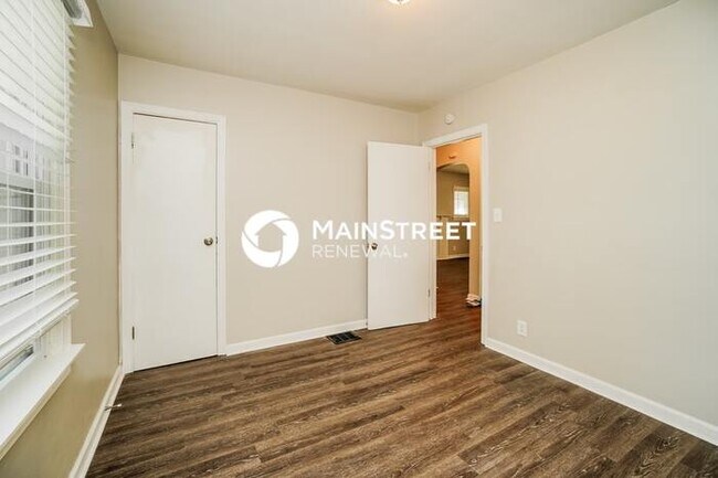 Foto del edificio - 3 Bedroom Pet-Friendly Home in Columbus, OH with Main Street Renewal