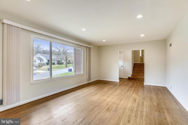 Building Photo - 4503 Traymore St