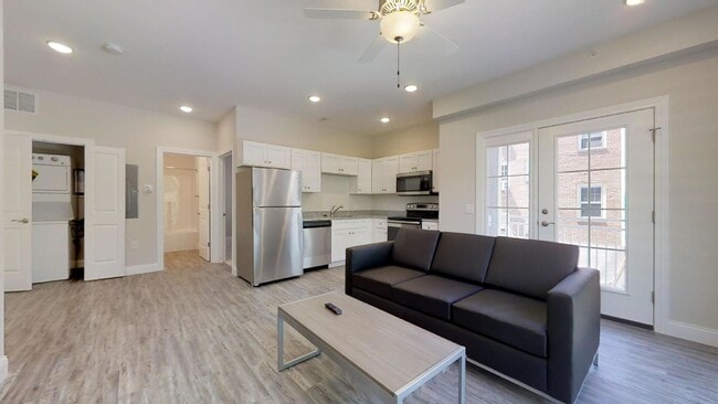 Interior Photo - 309 W Washington St