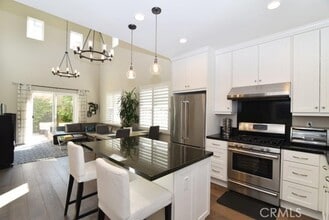 Building Photo - 84 Painted Trellis