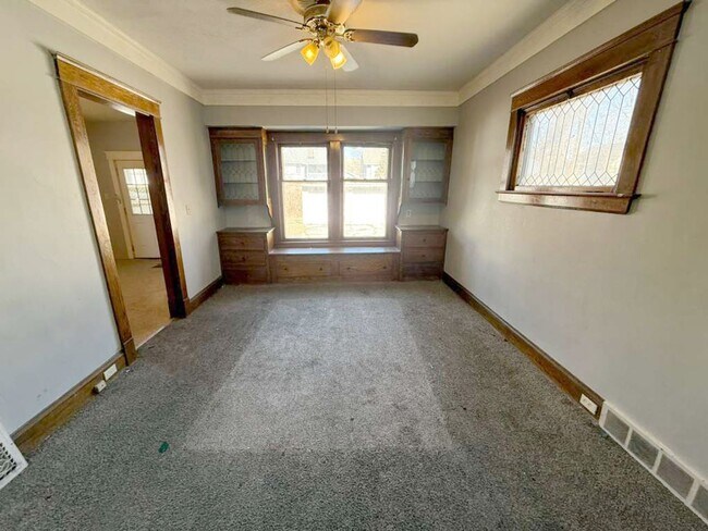 Foto del edificio - 4 BED 1 BATH SINGLE FAMILY HOME IN CLEVELAND!