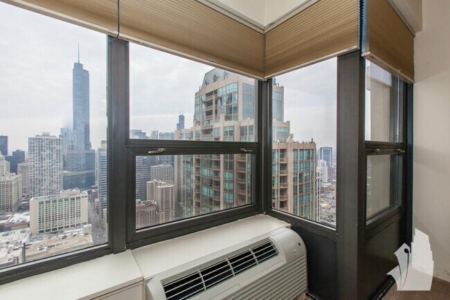 Foto del edificio - 30 E Huron St