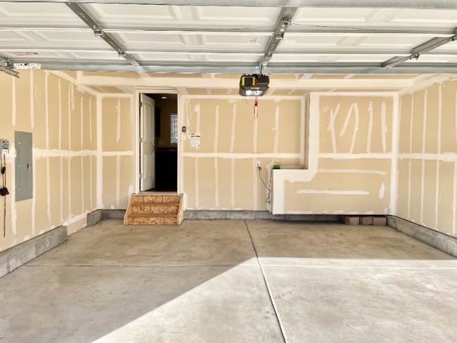 Foto del edificio - 8053 Pinfeather Dr