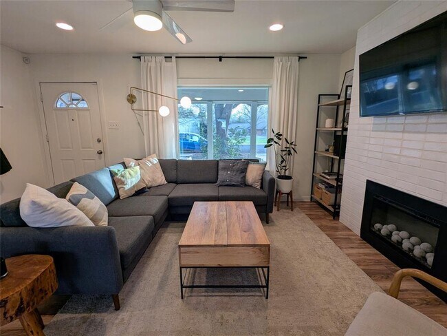 Foto del edificio - 1510 Glencrest Dr