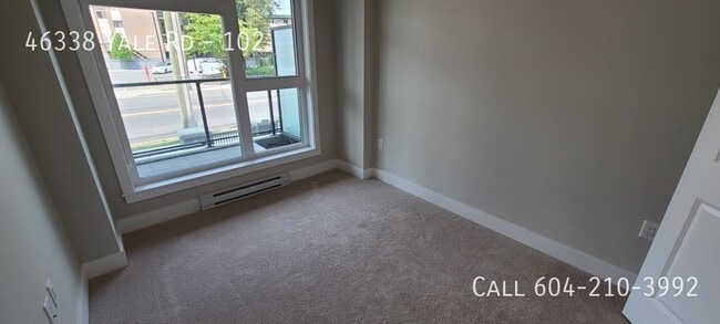 Building Photo - Townhouse In Yaletown Living